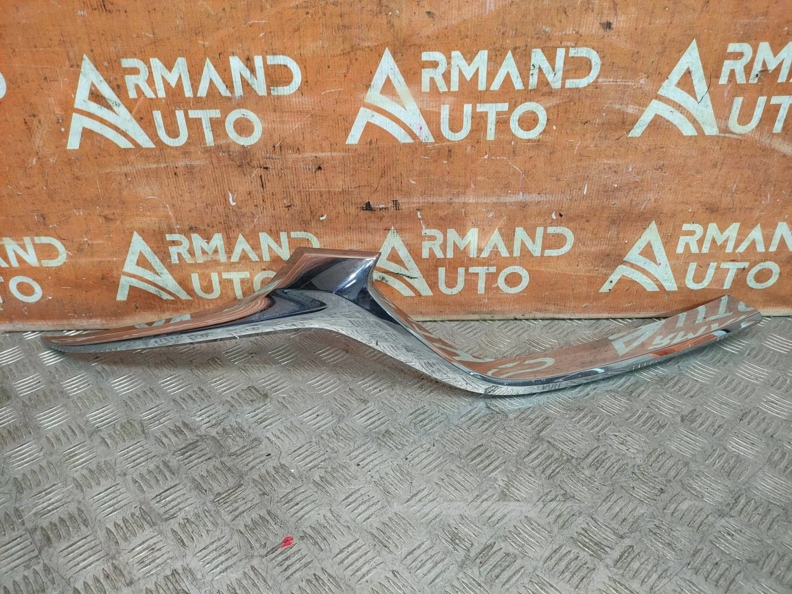 Накладка решетки радиатора Mazda 6 2018-2024 GSH7507J0D 3 GJ, правая