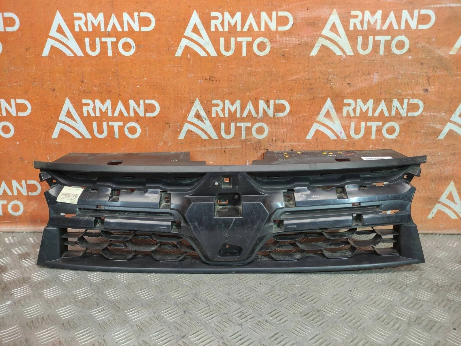 Решетка радиатора Renault Duster 2015-2021 623103564R 1
