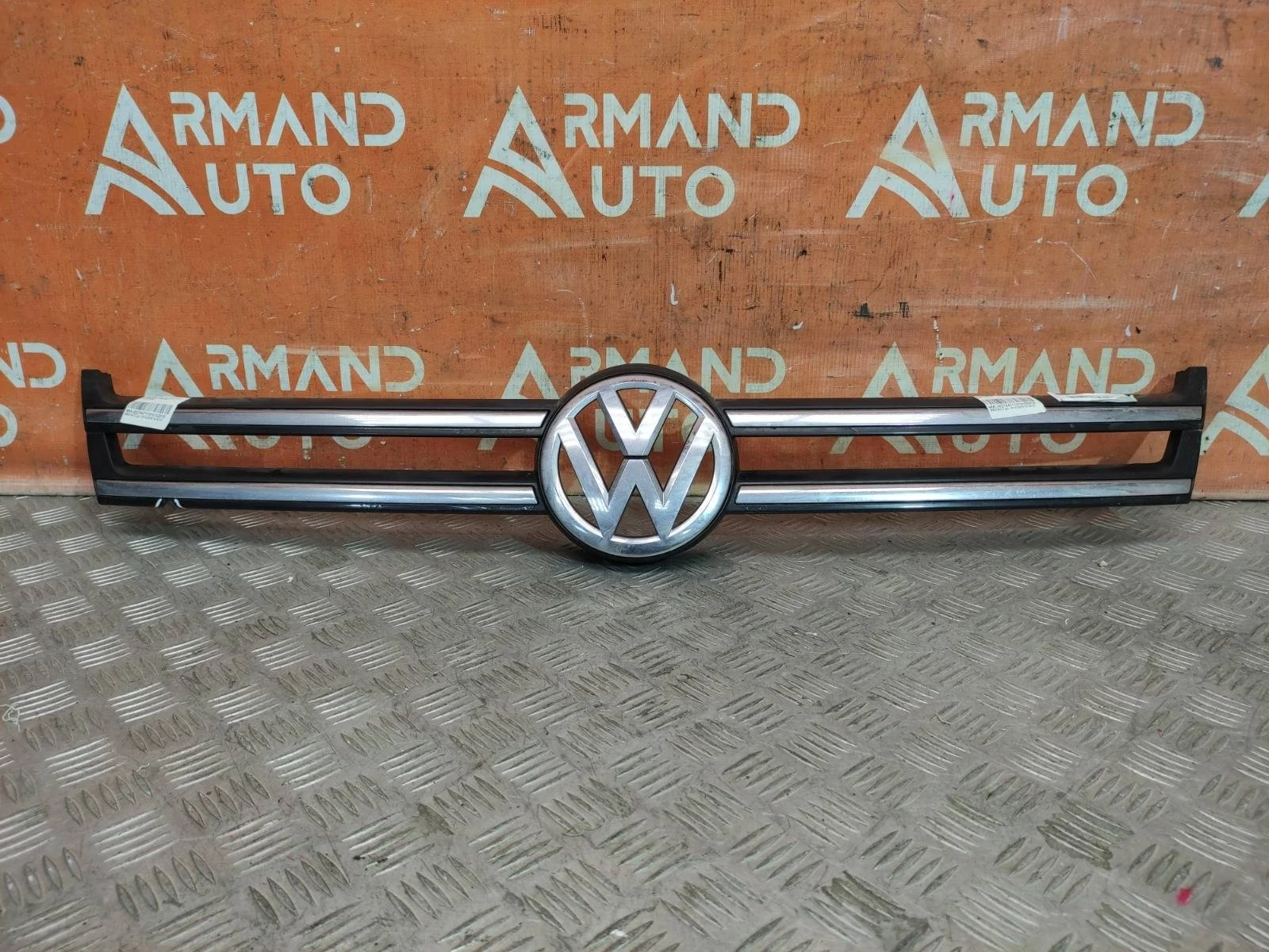 Накладка решетки радиатора Volkswagen Touareg 2010-2014 7P6853651AZLL 2