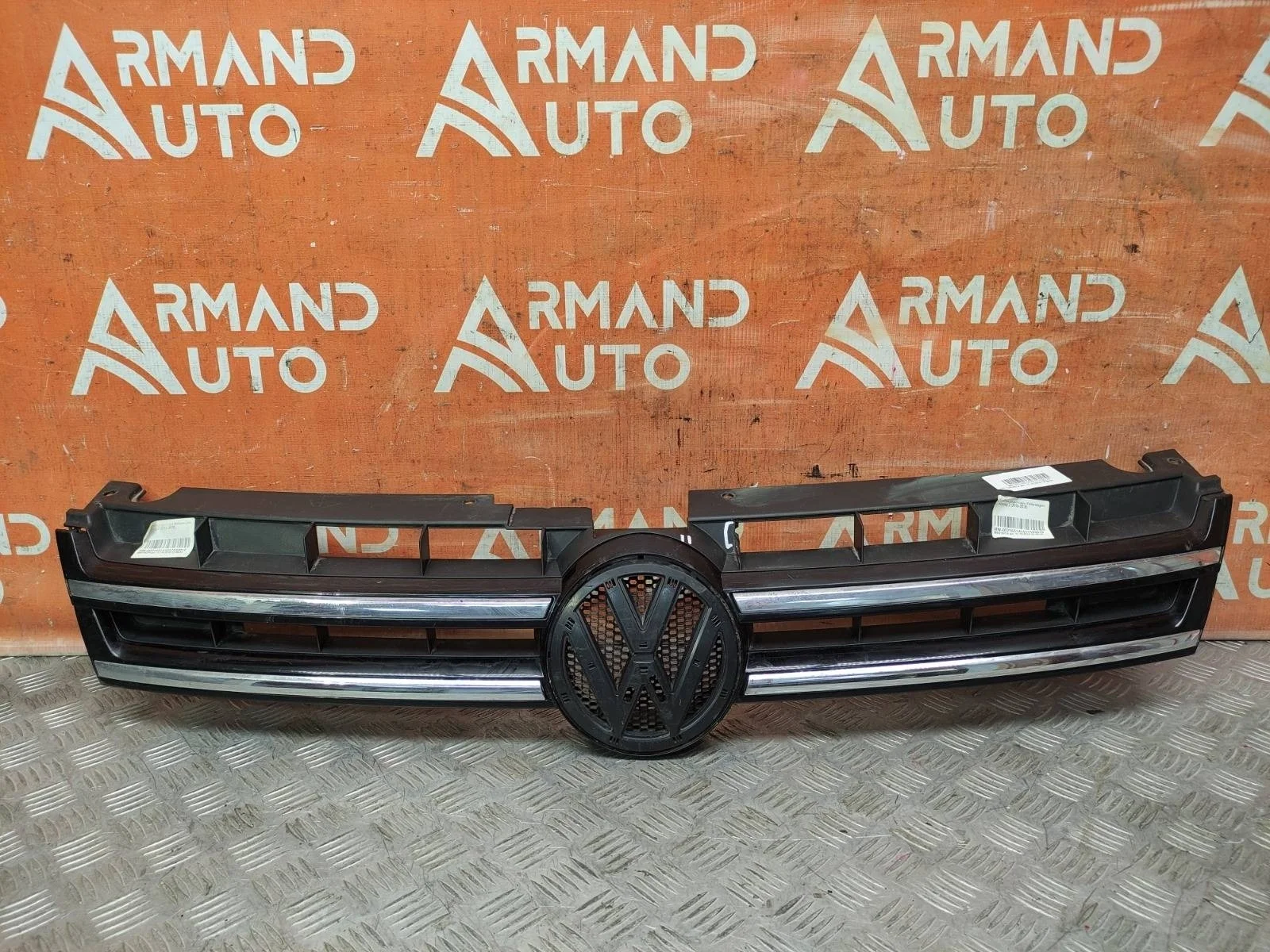 Решетка радиатора Volkswagen Touareg 2010-2014 7P6853651AZLL 2