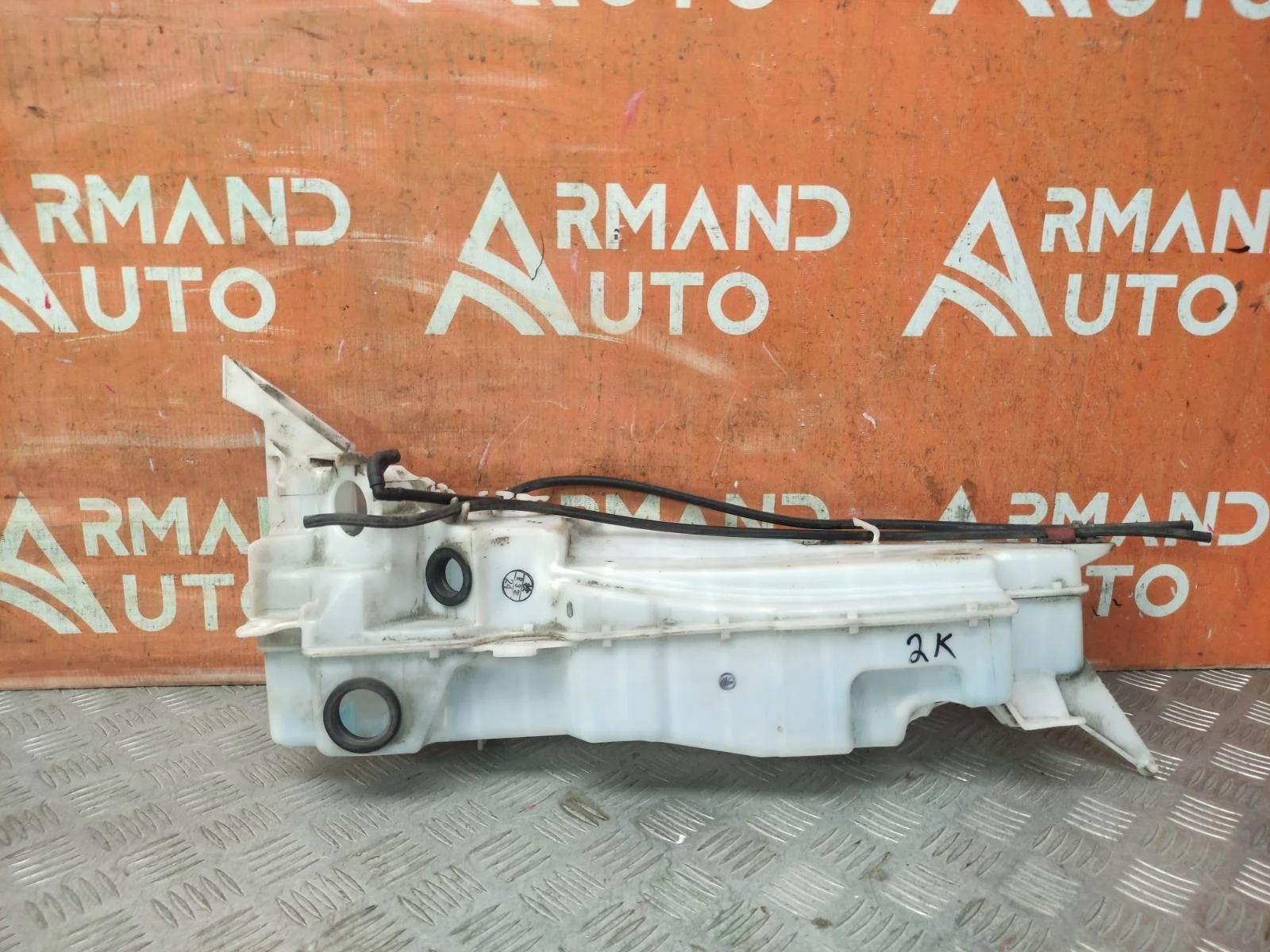Бачок стеклоомывателя Toyota Land Cruiser 2015-2021 8535560220 200
