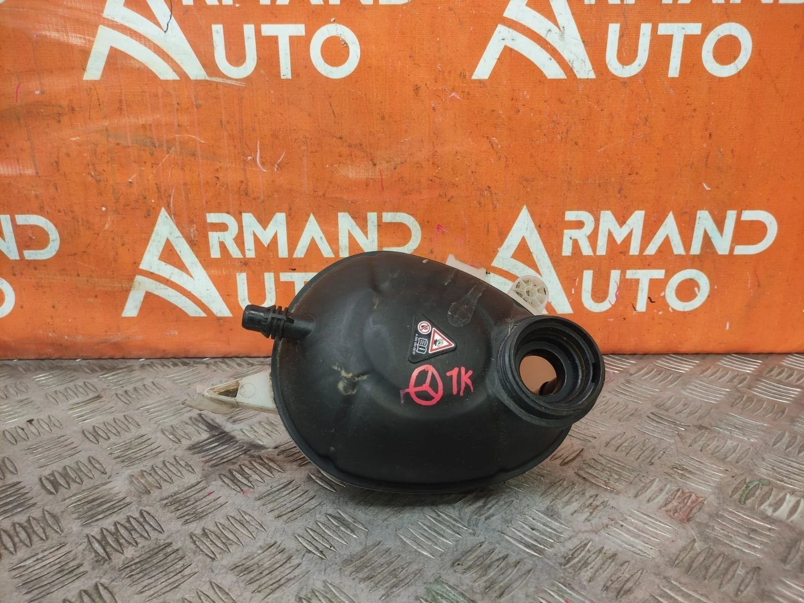 Бачок расширительный Mercedes C-Class 2014-2021 A2055000049 W205
