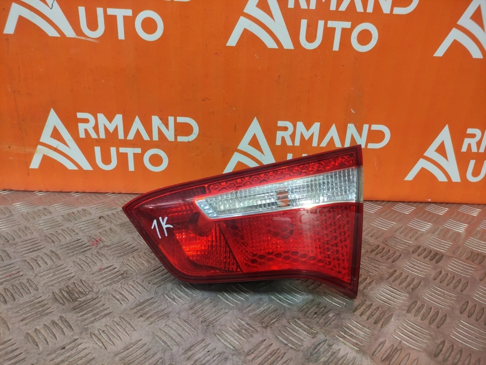 Фонарь внутренний kia Rio 2011-2015 924044X000 3 QB, правый