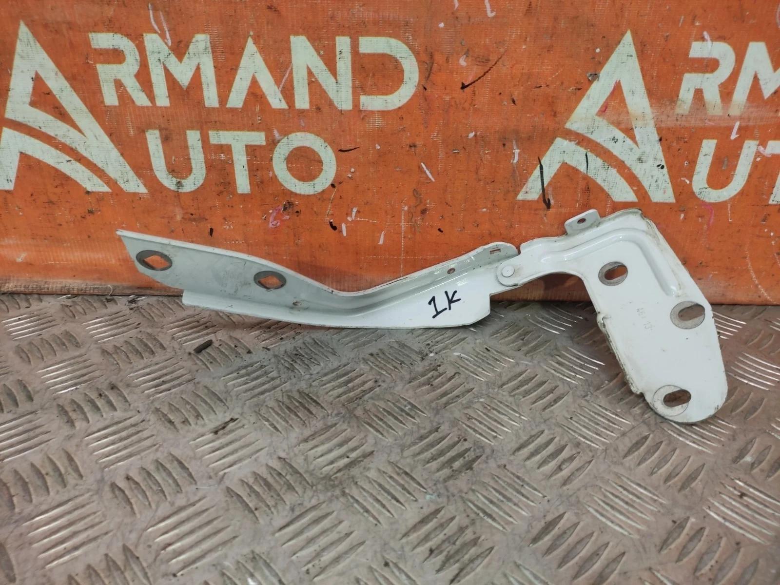 Петля капота Porsche Cayenne 2010-2014 95851130202 2 958, правая