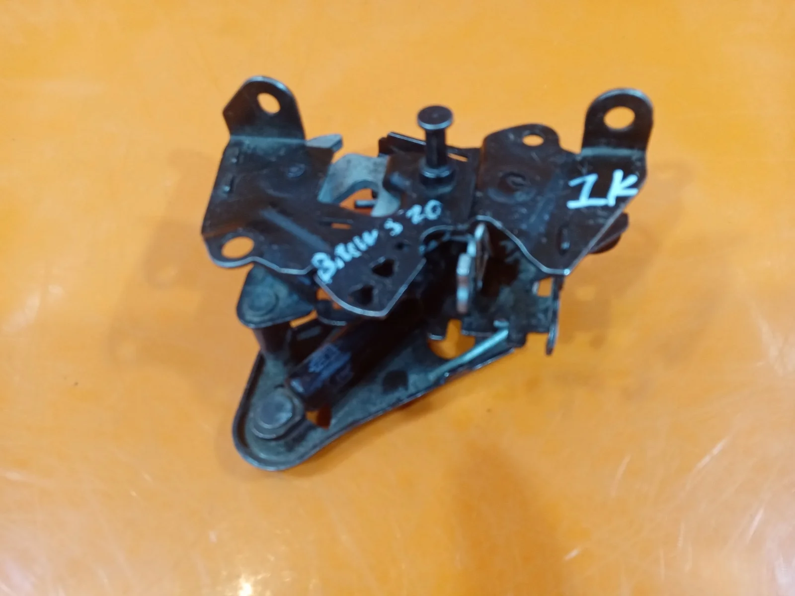 Замок капота BMW 5 series 2009-2017 51237183762 F10 F11, правый
