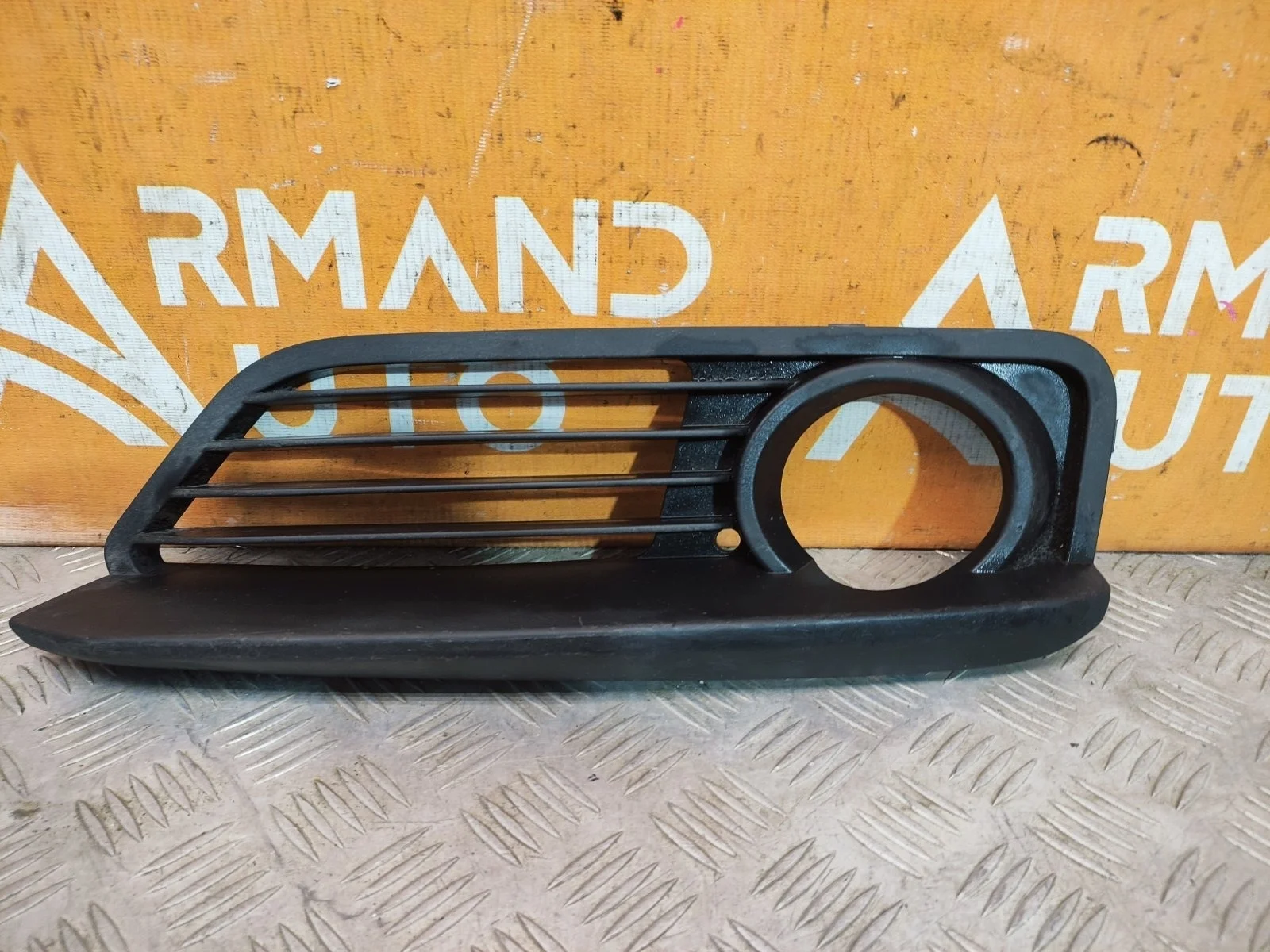 Окантовка птф BMW 1 series 2015-2019 51117371670 F20 F21, правая