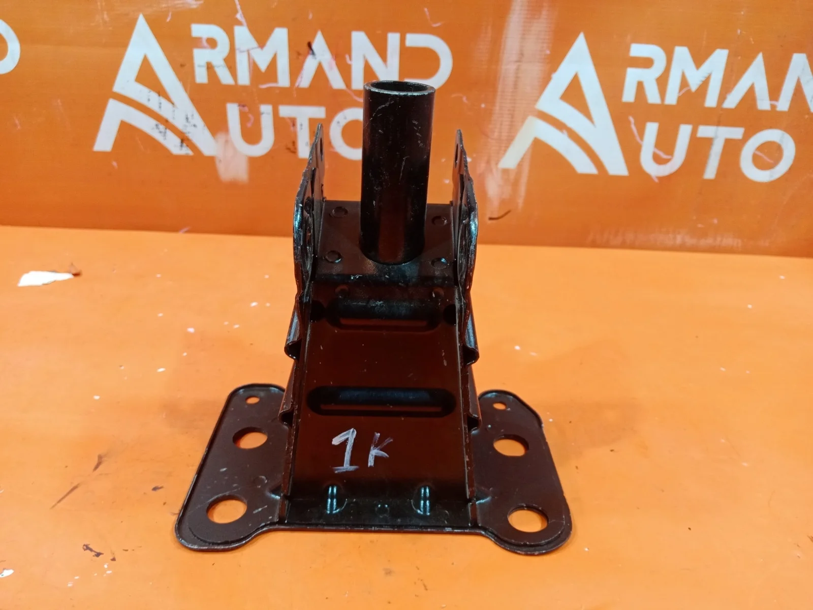 Кронштейн усилителя бампера Audi A3 2008-2013 8P0807134A 2 8P, передний правый