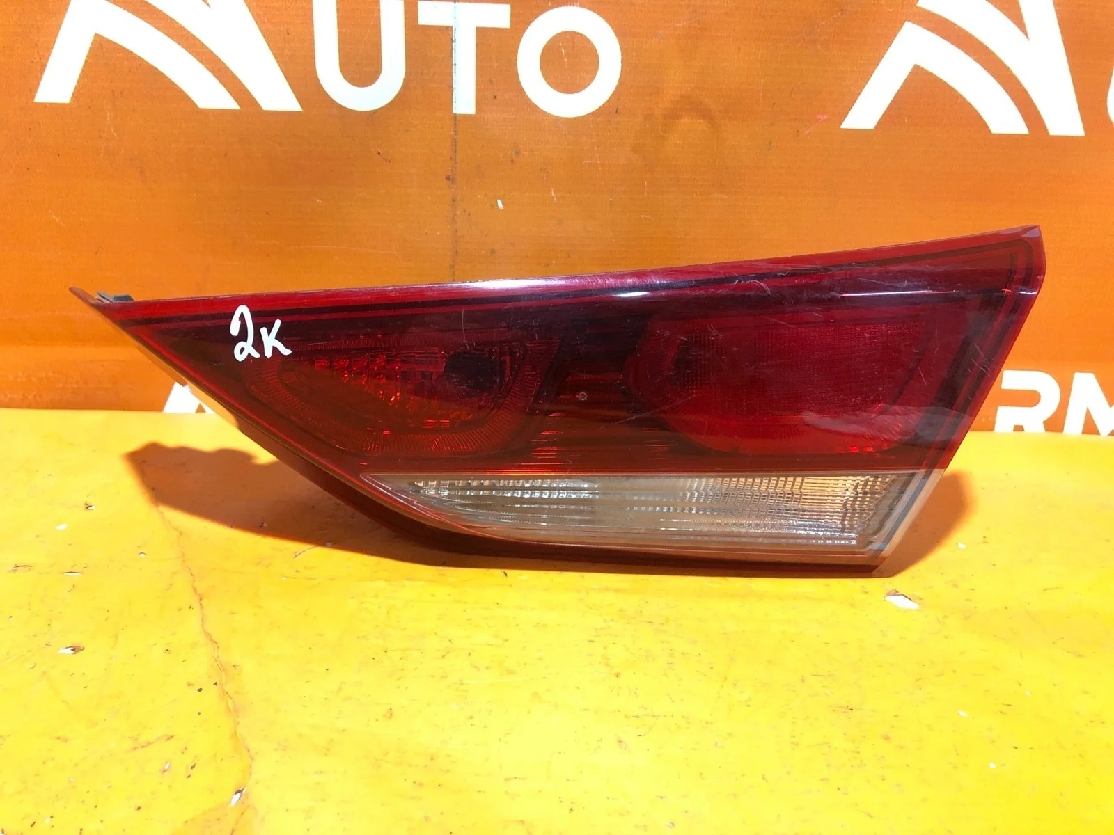 Фонарь внутренний Hyundai Elantra 2015-2019 92404F2010 6 AD, правый