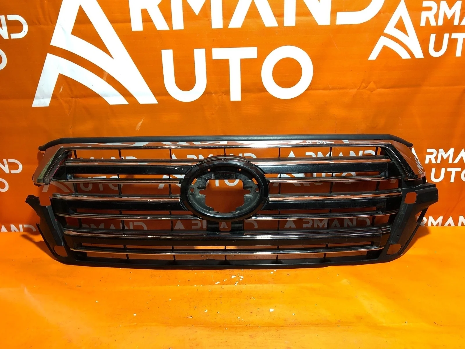 Решетка радиатора Toyota Land Cruiser 2015-2021 PZ32760111 200