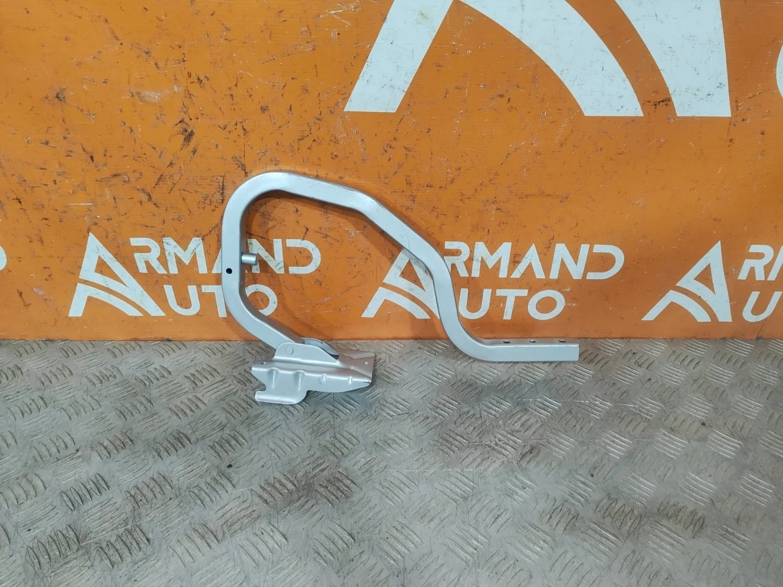 Петля крышки багажника Nissan Almera 2012-2018 84401EW000 G15, левая