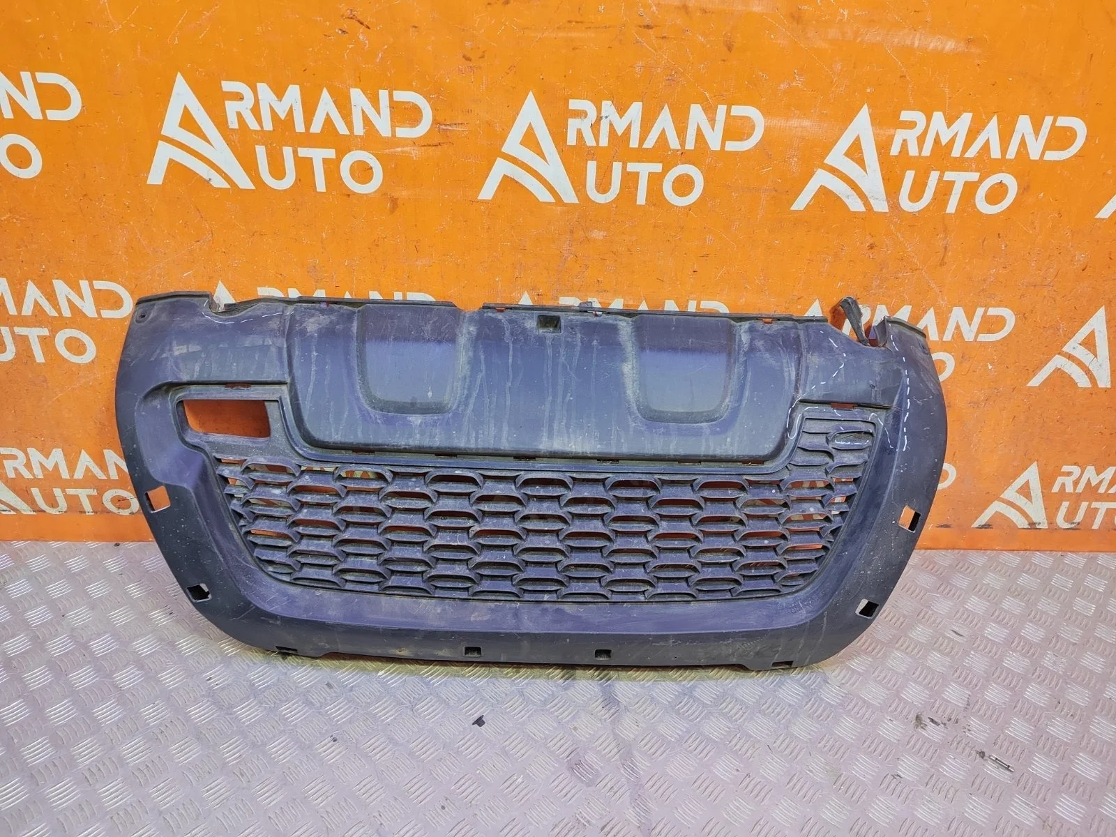 Решетка бампера Renault Duster 2015-2021 622542036R 1, передняя