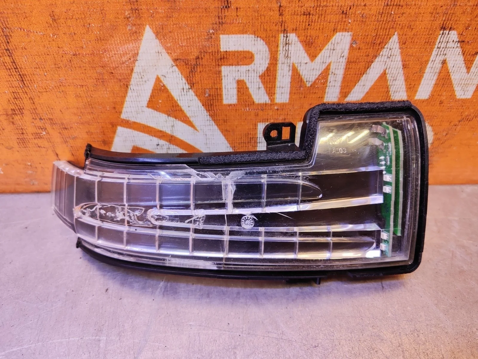Повторитель поворота на зеркало Mercedes M ML GLE-Class 2011-2018 A1668100101 W166, правый