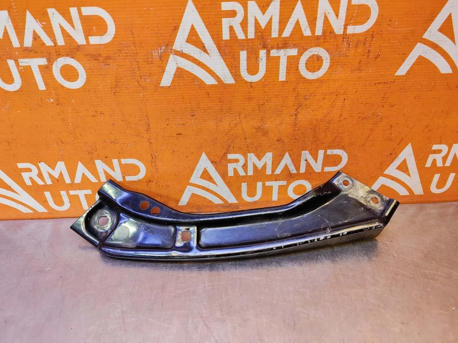Кронштейн фары Skoda Rapid 2020-2023 60U805932A 2, правый