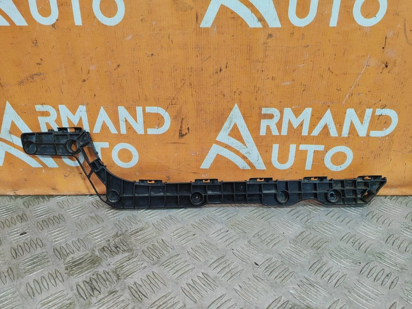 Кронштейн бампера Toyota Land Cruiser 2007-2021 5215560070 200, задний правый