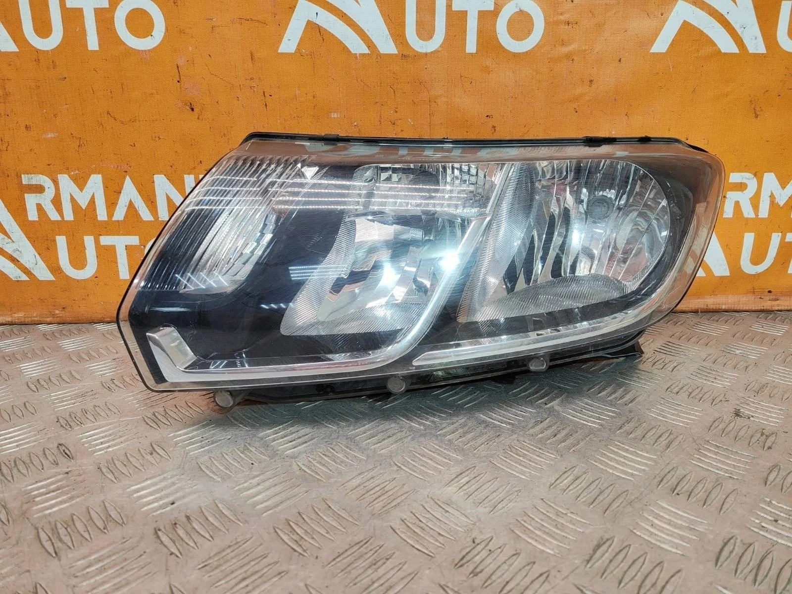 Фара Renault Logan 2012-2018 260609450R 2, левая