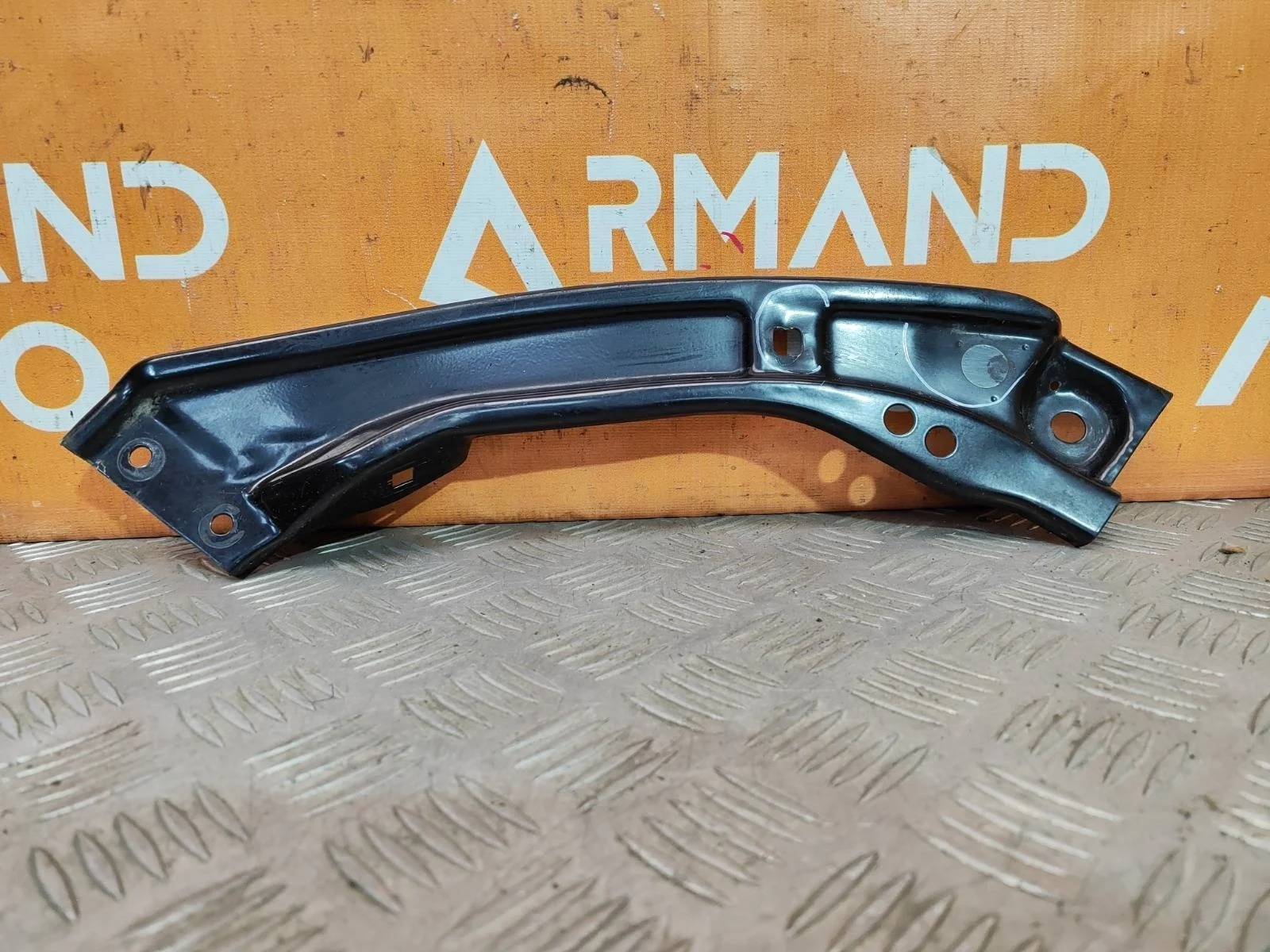 Кронштейн фары Skoda Rapid 2020-2023 60U805932A 2, правый