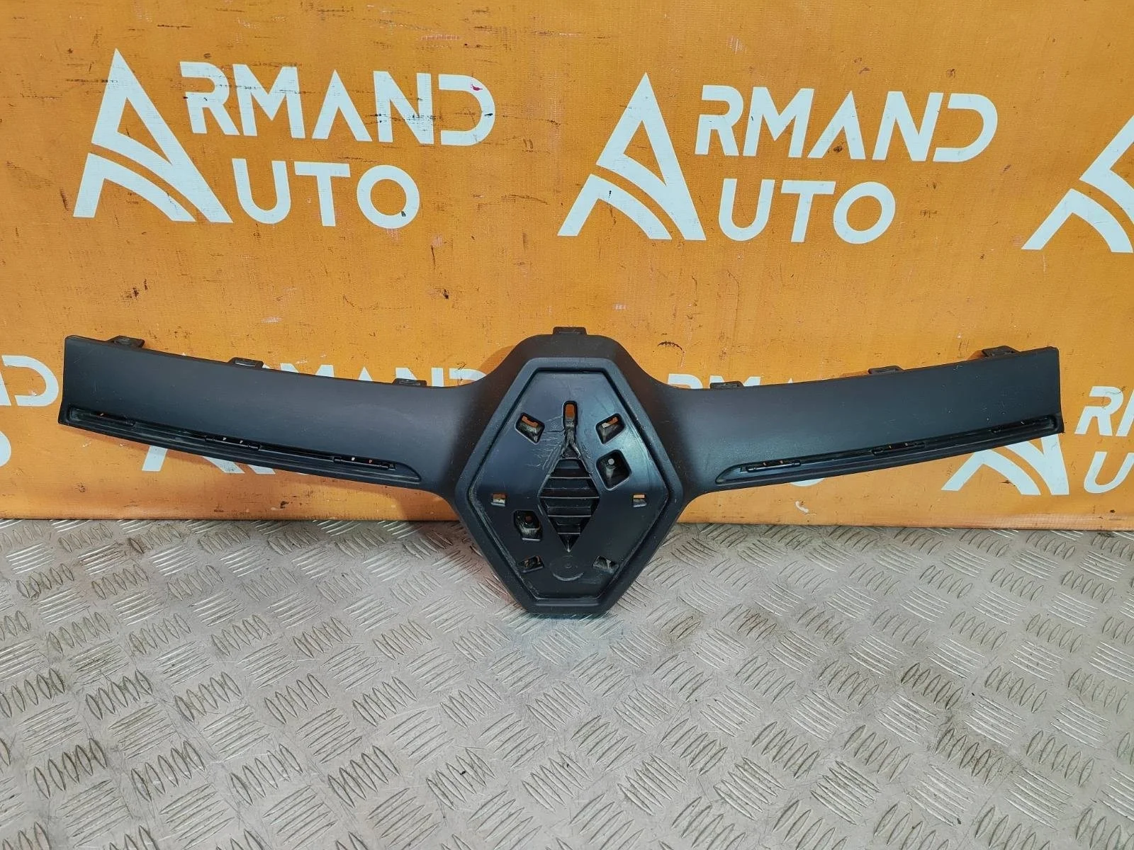 Накладка решетки радиатора Renault Logan 2018-2022 623826051R 2