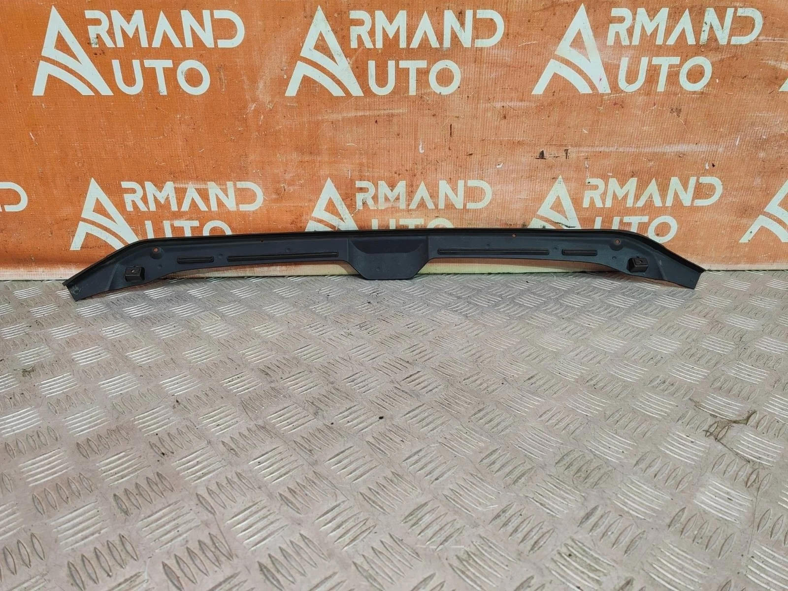 Уплотнитель капота Audi A4 2015-2025 8W0823124 5 B9