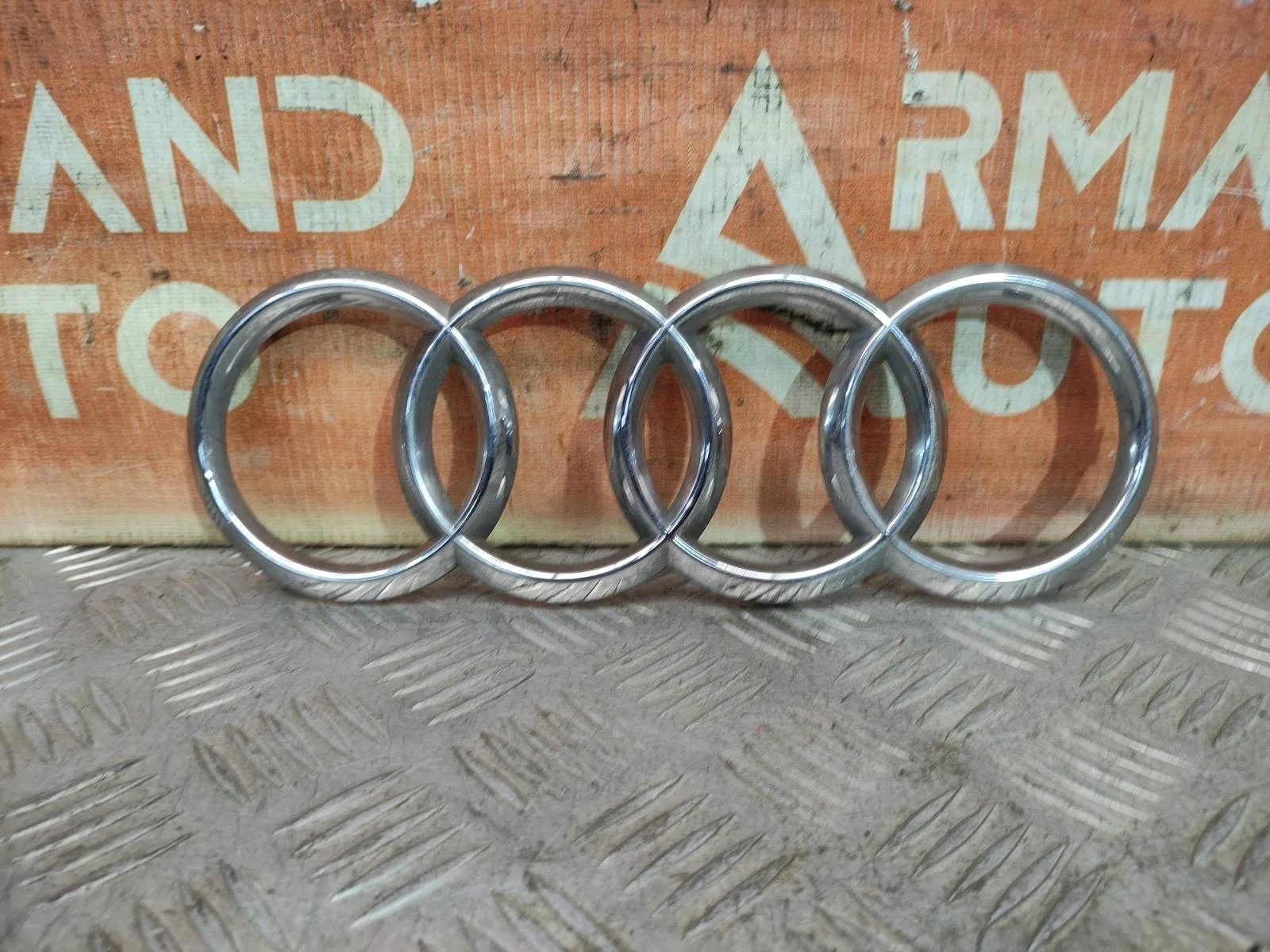 Эмблема Audi Q3 2011-2018 4H0853605B2ZZ 1 8U, передняя