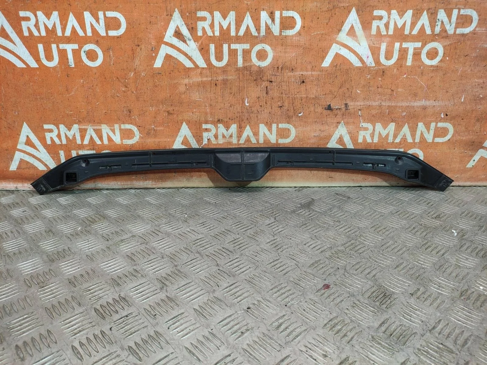 Уплотнитель капота Audi A4 2015-2025 8W0823124 5 B9
