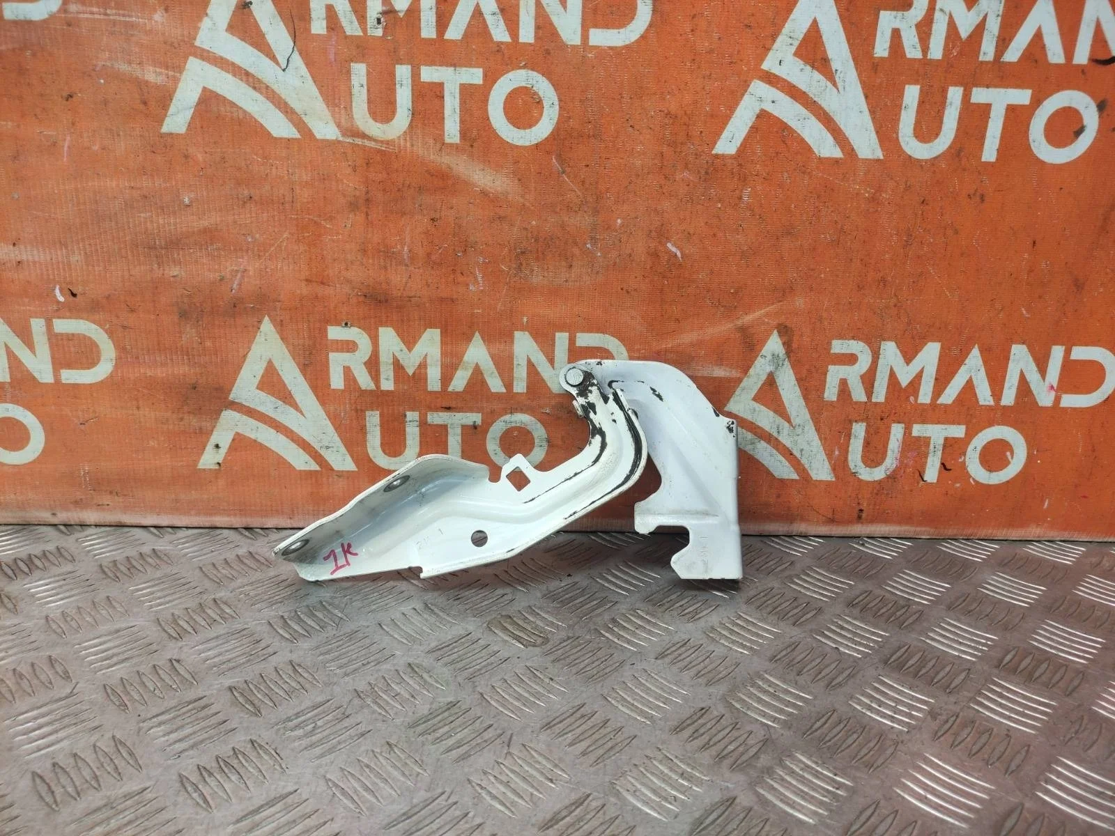 Петля капота Mitsubishi Lancer 2007-2017 5905A090 10, правая