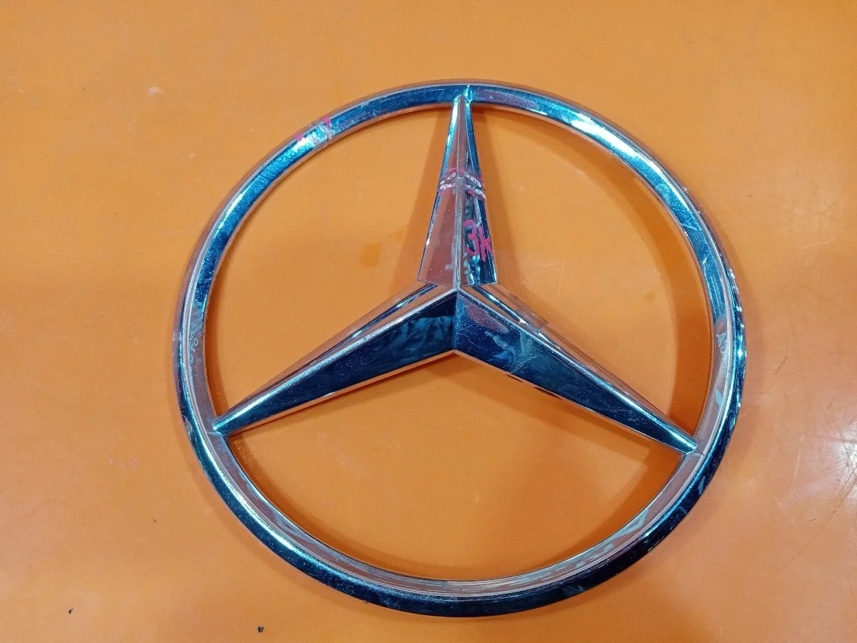 Эмблема Mercedes C-Class 2014-2018 A0008171016 W205, передняя