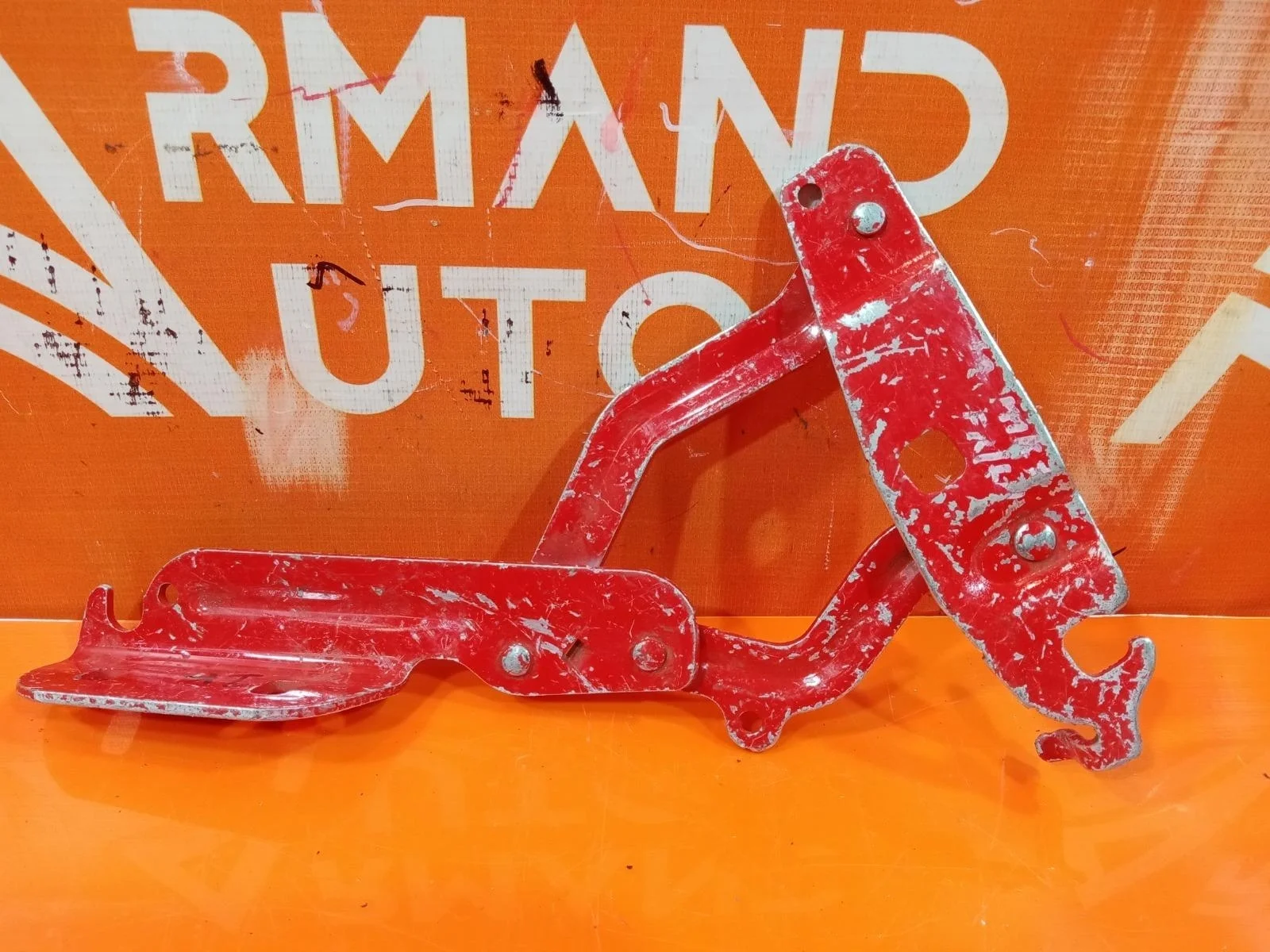 Петля капота Ford Fiesta 2008-2019 1673016 MK6, левая