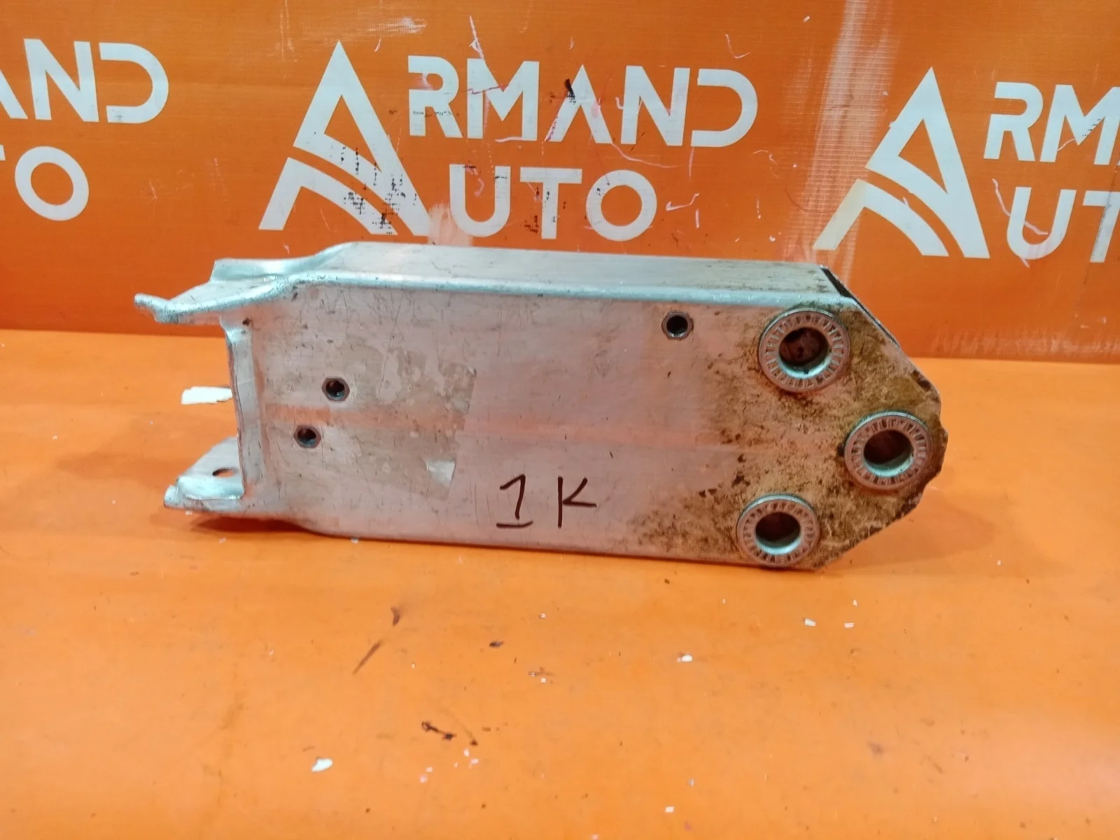 Кронштейн усилителя бампера BMW 5 series 2009-2017 51117200705 F10 F11, передний правый