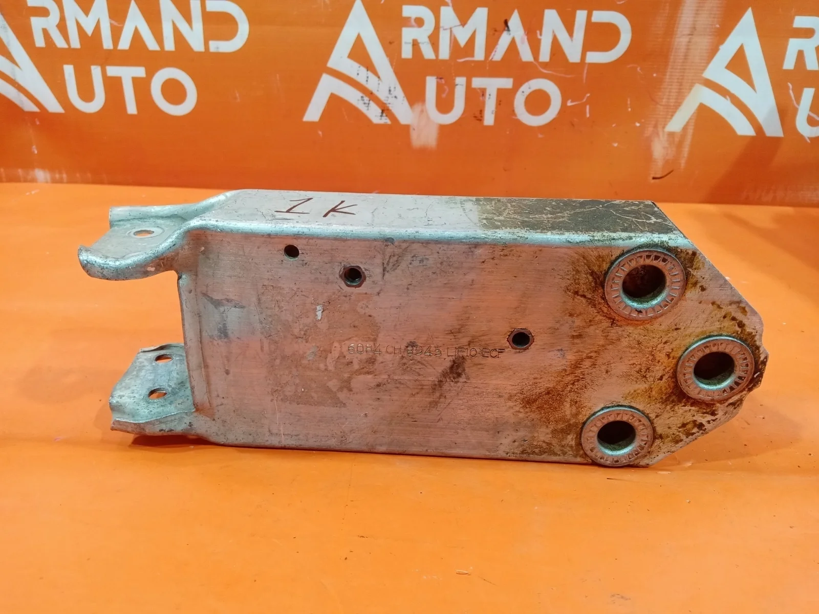 Кронштейн усилителя бампера BMW 5 series 2009-2017 51117200705 F10 F11, передний левый