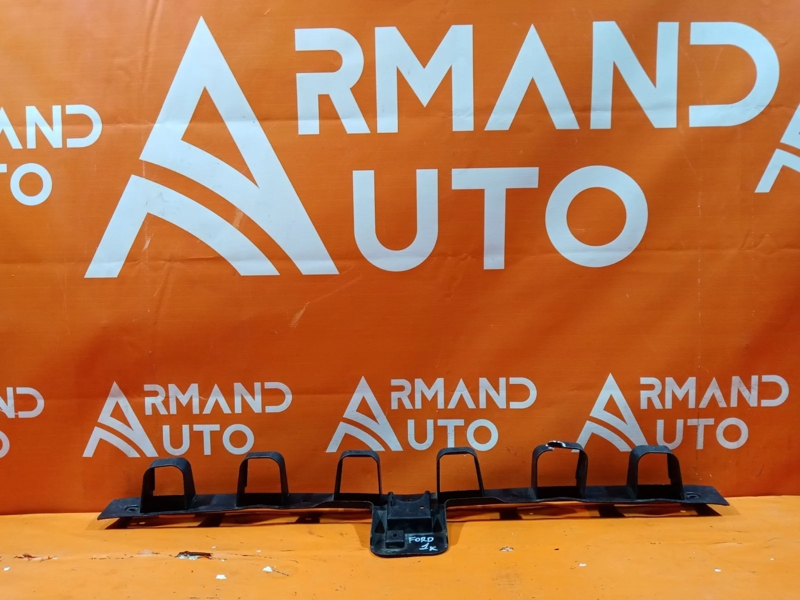 Кронштейн бампера центральный Ford Focus 2011-2019 1748858 3, задний