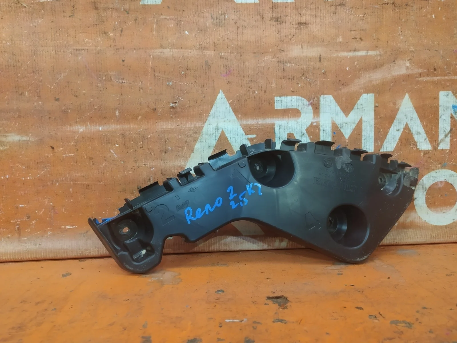 Кронштейн бампера Renault Duster 2010-2021 850442537R 1, задний правый