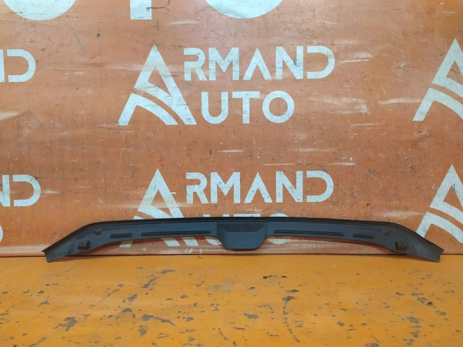 Уплотнитель капота Audi A4 2015-2025 8W0823124 5 B9