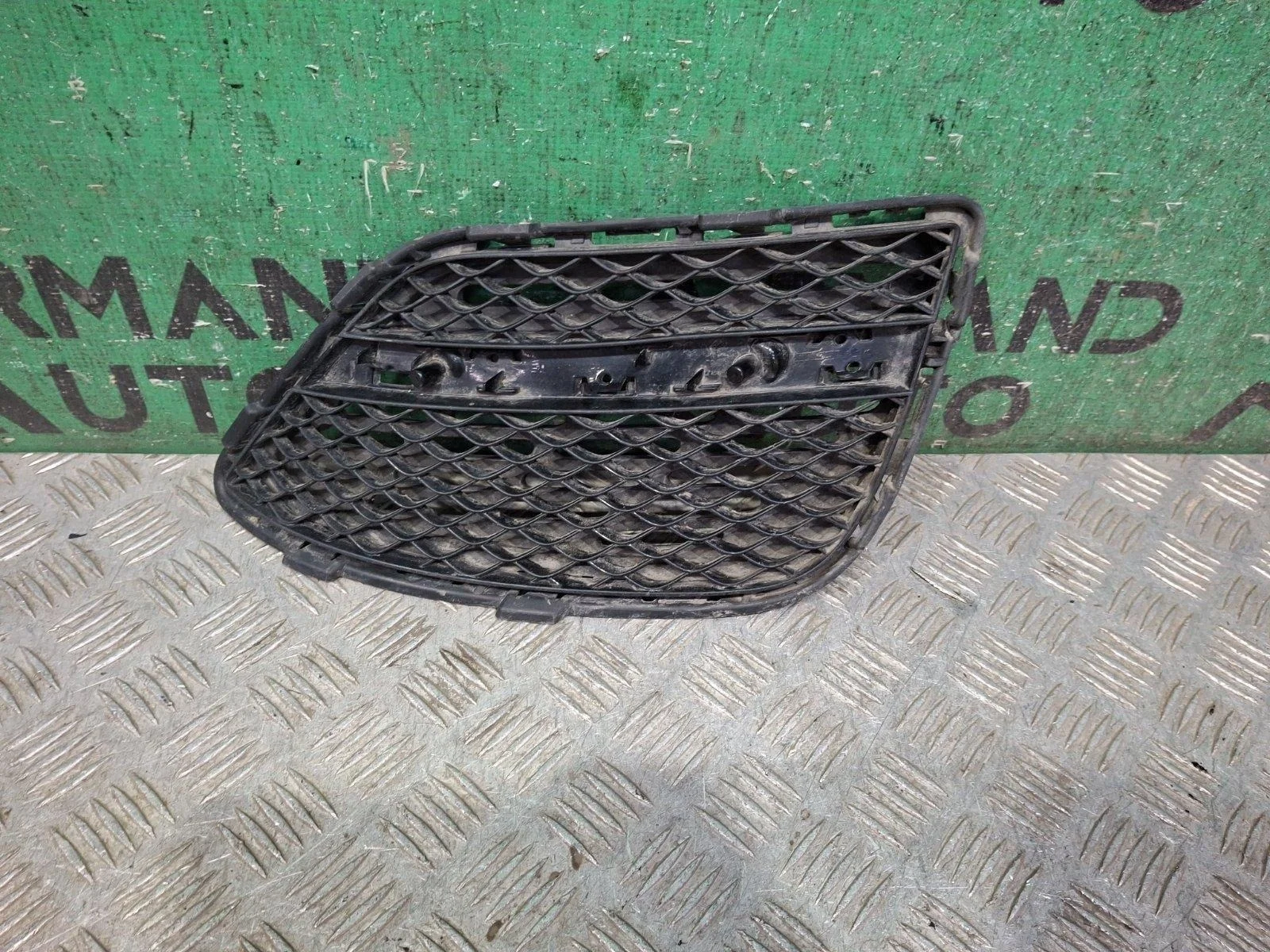 Решетка бампера Mercedes S-Class 2013-2017 A2228850253 W222, передняя правая