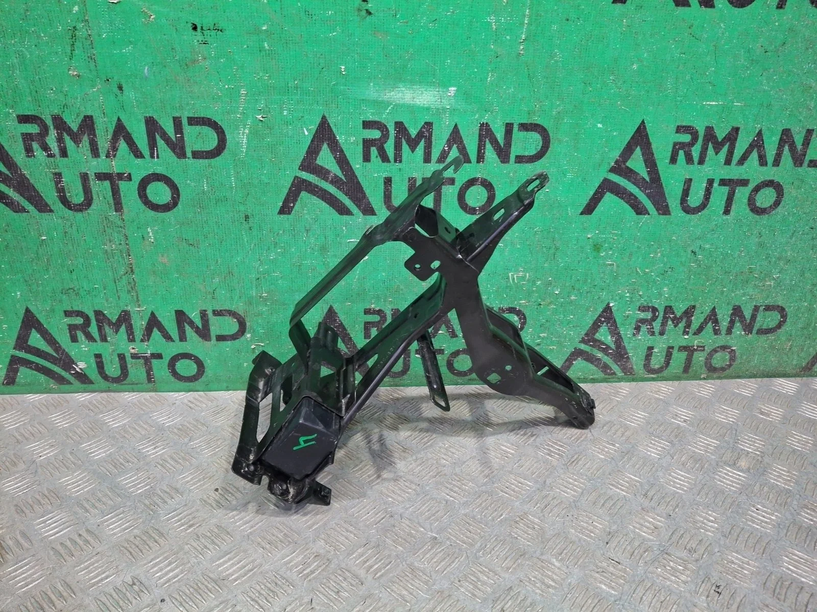 Кронштейн фары BMW X3 2017-2024 51647400114 G01, правый