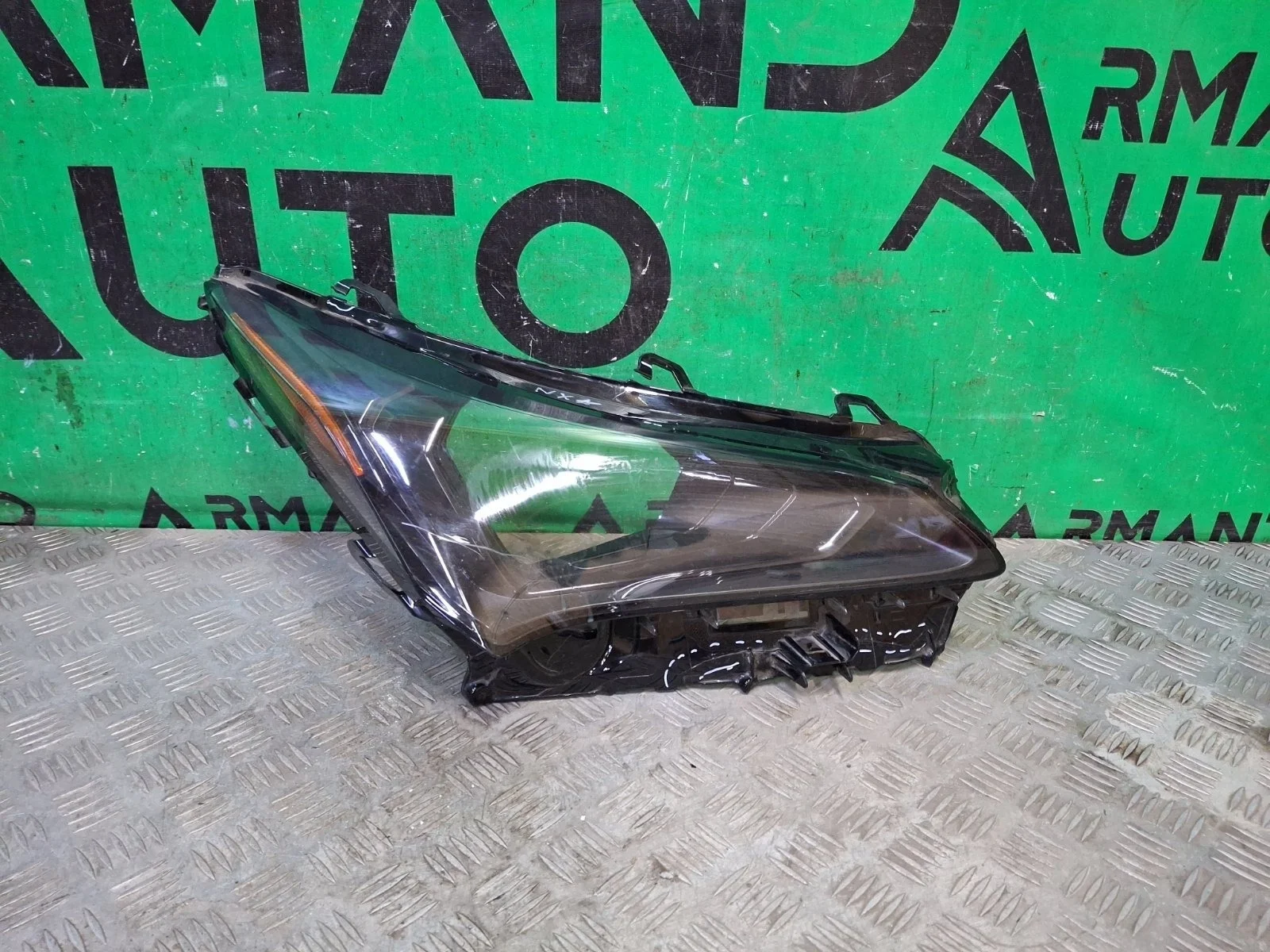 Стекло фары Lexus NX 2017-2021 8113178180 1, правое