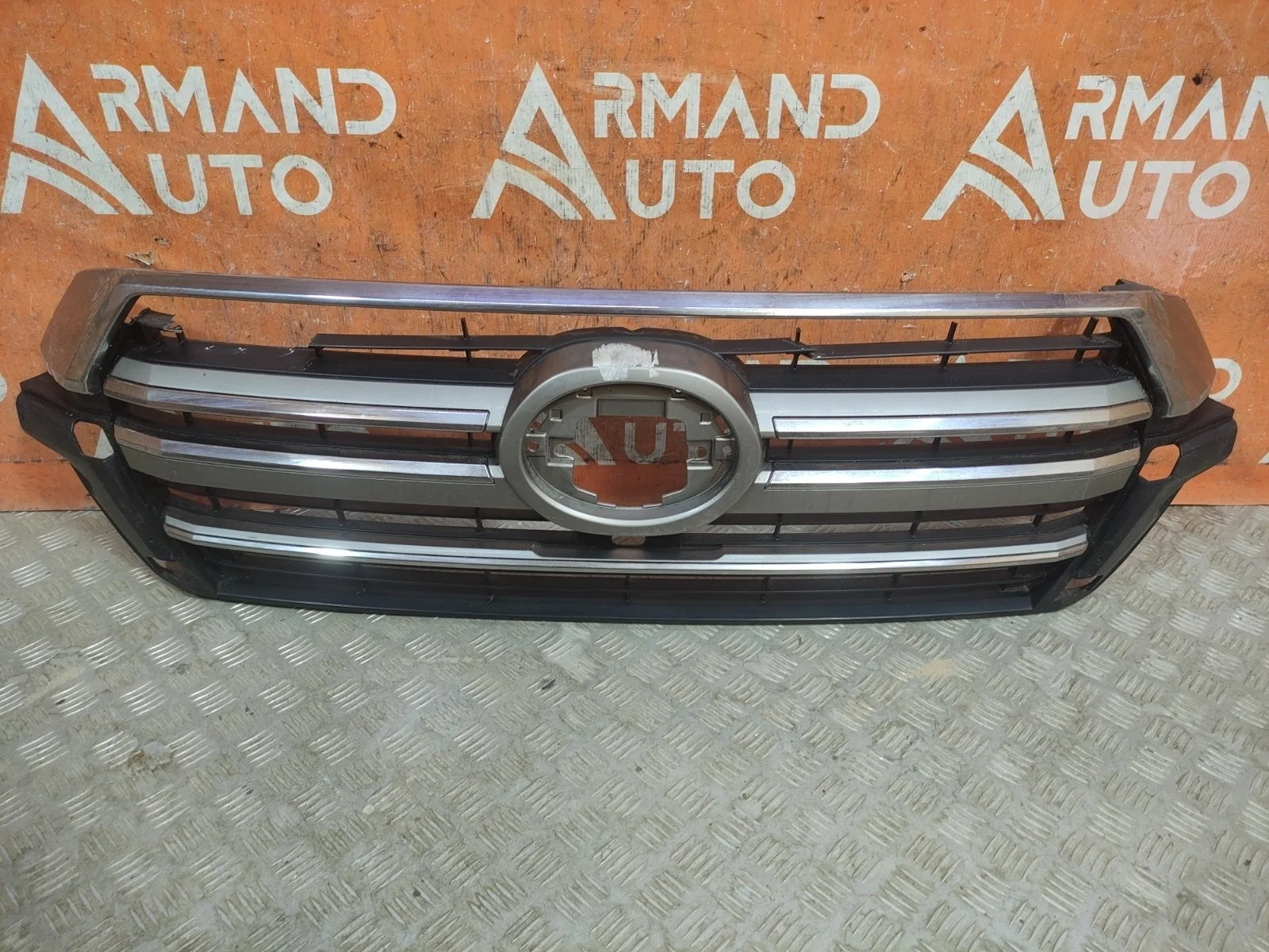 Решетка радиатора Toyota Land Cruiser 2015-2021 PZ32760129 200