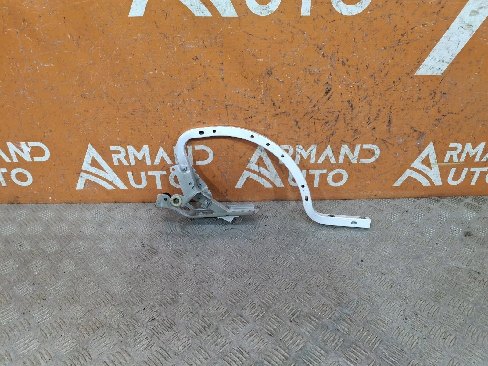 Петля крышки багажника Toyota Camry 2017-нв 6451033181 8 XV70, правая