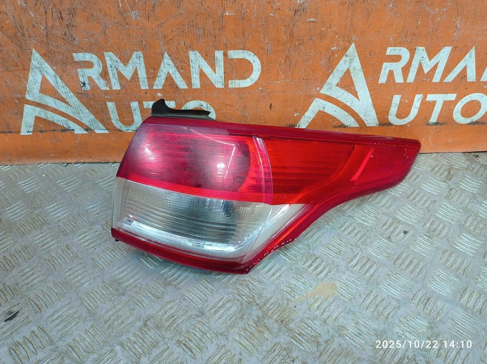 Фонарь внешний Ford Kuga 2012-2016 1923704 2 CBS, правый