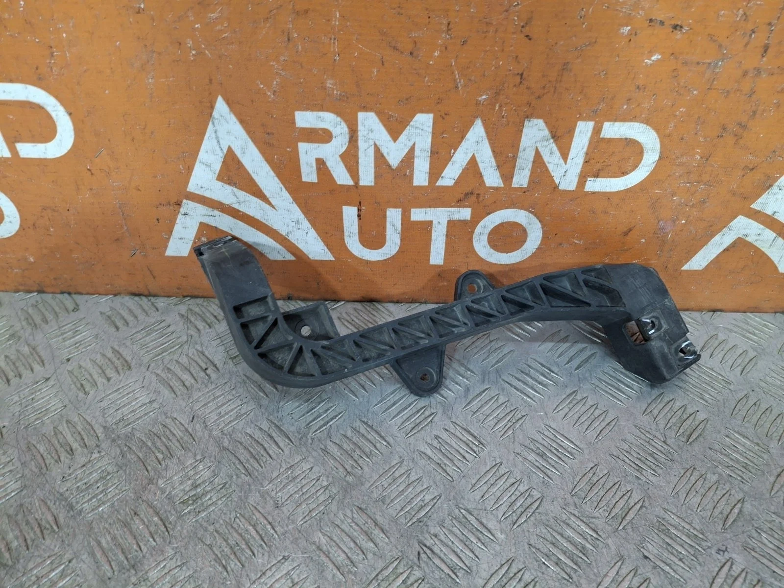 Кронштейн радиатора Mercedes M ML GLE-Class 2011-2018 A1666263631 W166, левый