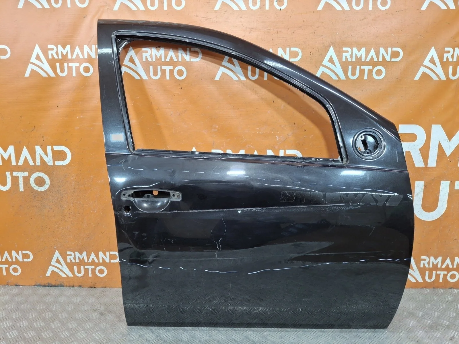Дверь Renault Sandero 2009-2014 801006719R 1, передняя правая
