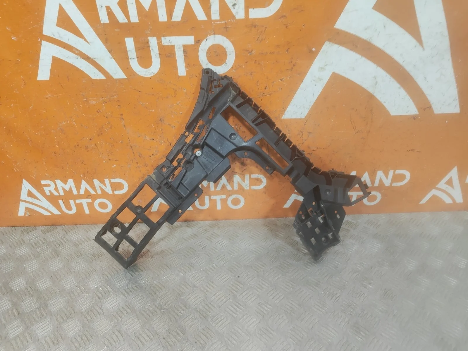 Кронштейн бампера Volvo XC90 2014-2019 31407730 2, задний левый