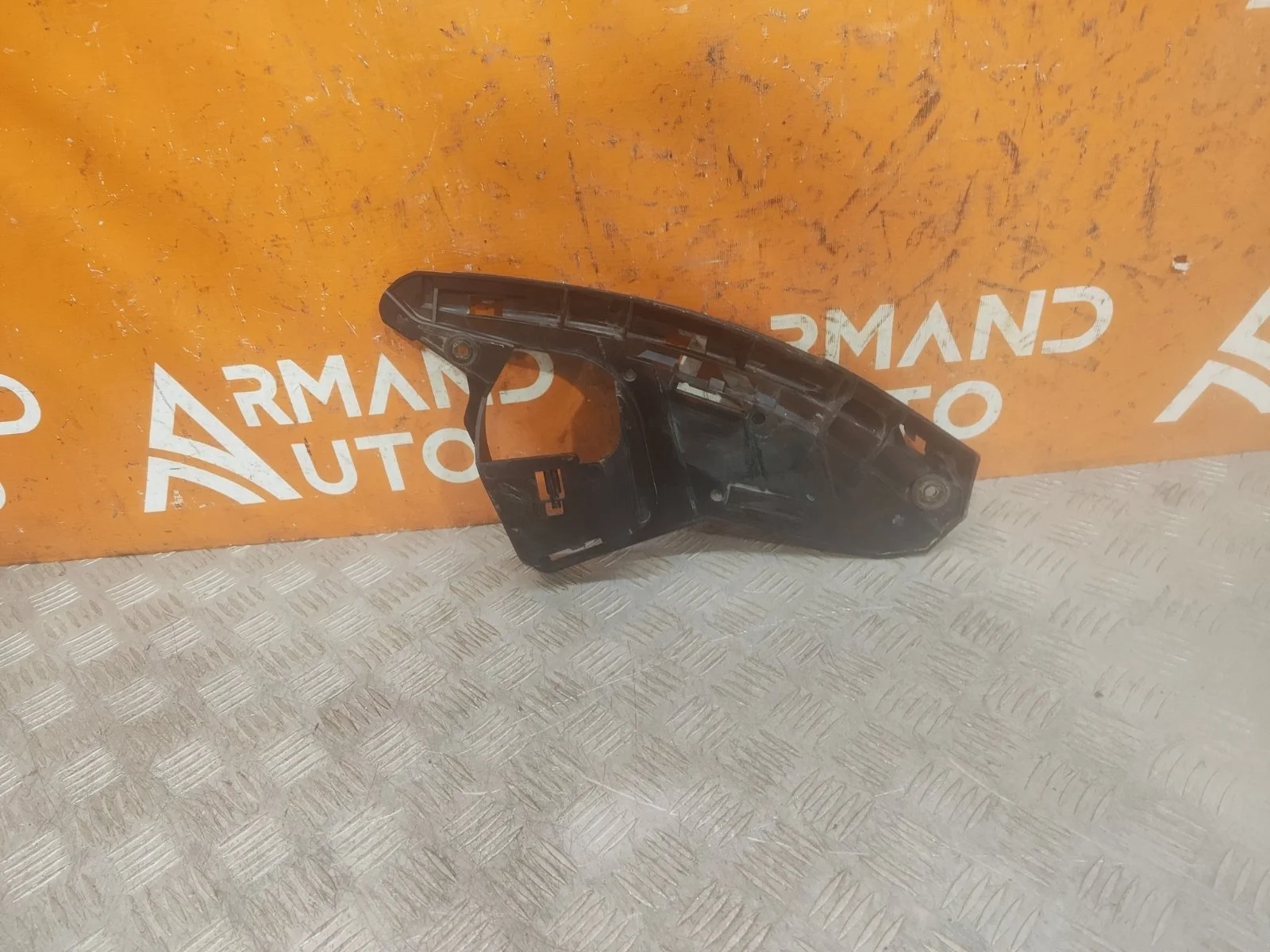 Кронштейн бампера Volvo XC60 2008-2013 30763433 1, передний левый