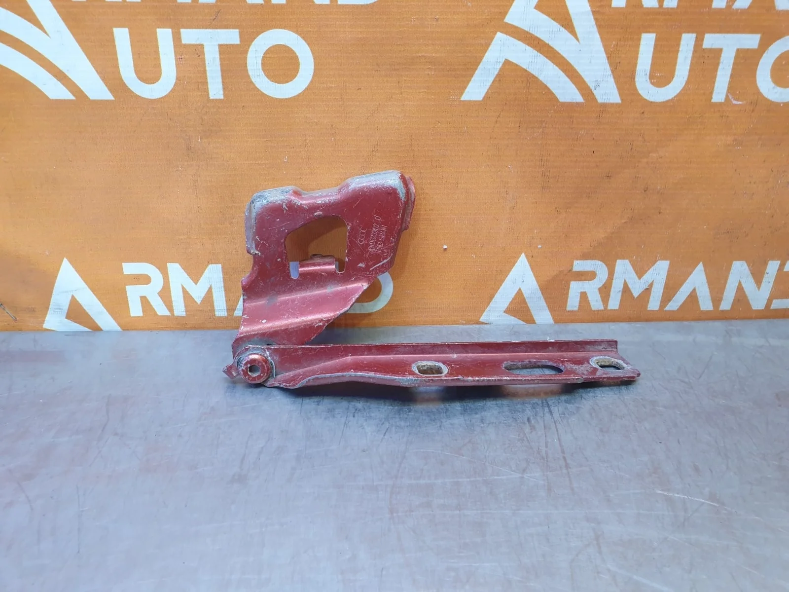 Петля капота Audi A4 2007-2015 8K0823302D 4 B8, правая