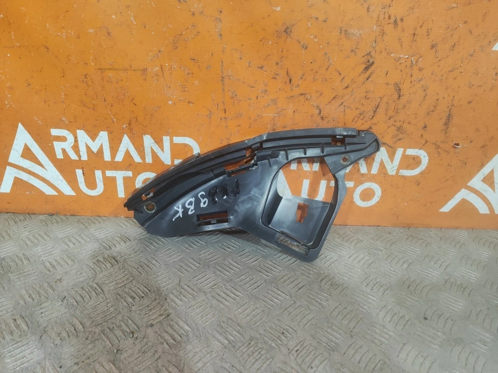 Кронштейн бампера Volvo XC60 2008-2013 30763433 1, передний левый