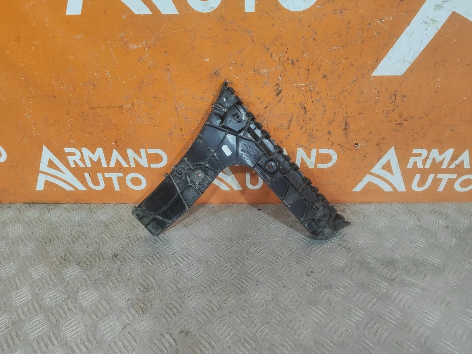 Кронштейн бампера Audi A6 2011-2014 4G5807453B 4 C7, задний левый