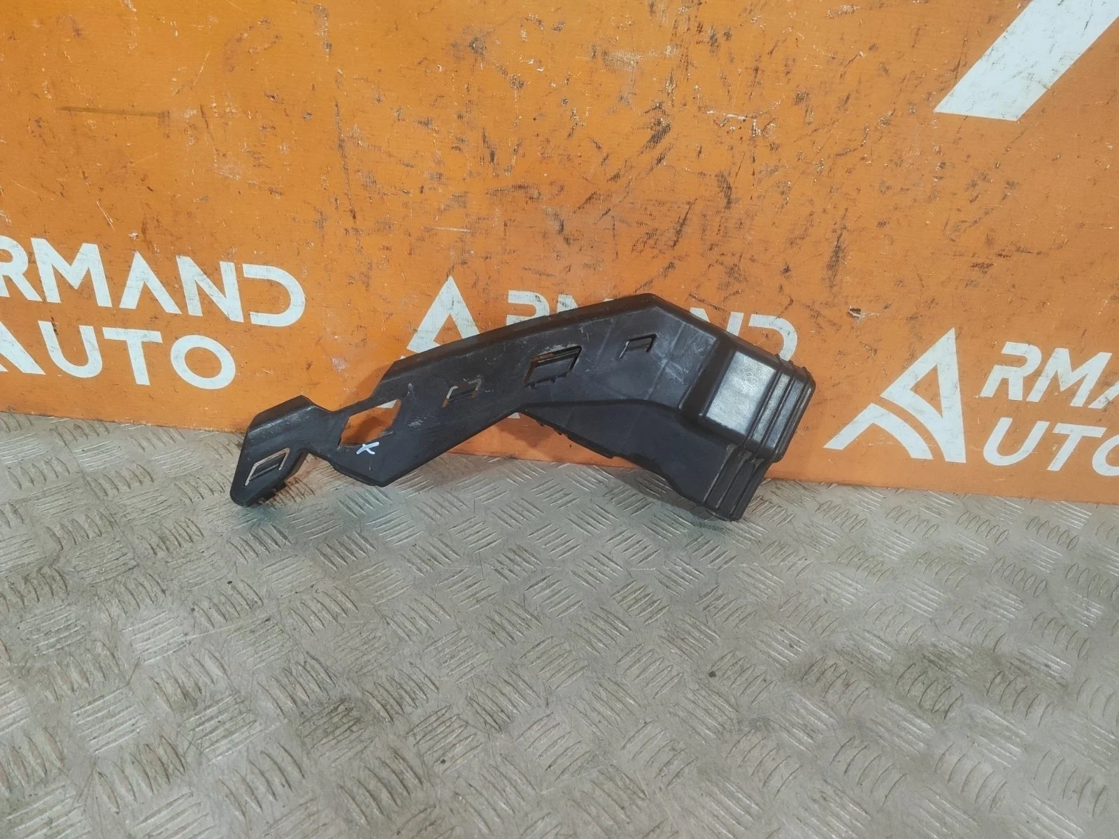 Кронштейн бампера Hyundai Tucson 2015-2021 86551D7000 3, передний левый