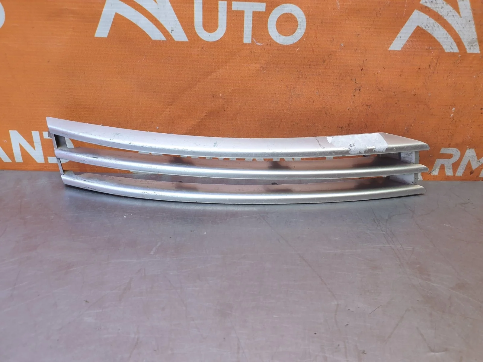 Накладка решетки бампера LAND ROVER Range Rover 2012-2017 LR044732 4 L405, передняя правая
