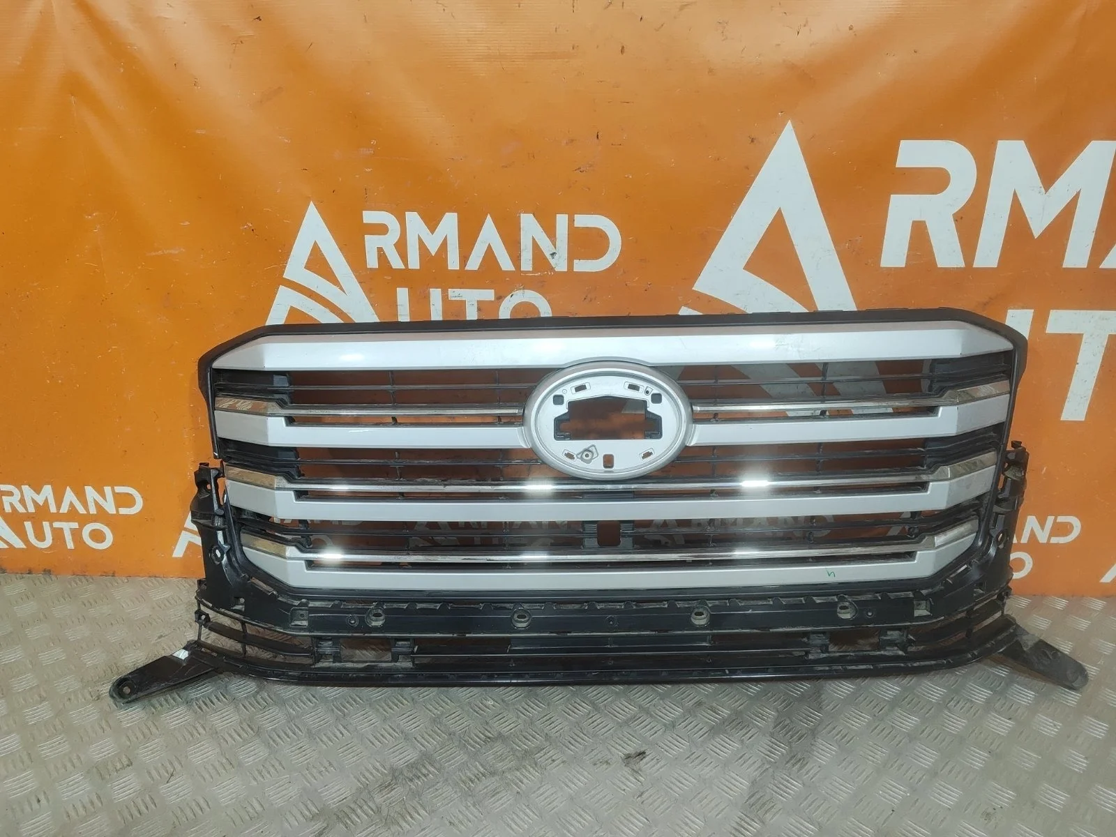 Решетка радиатора Toyota Land Cruiser 2021-нв 5310160L50 300