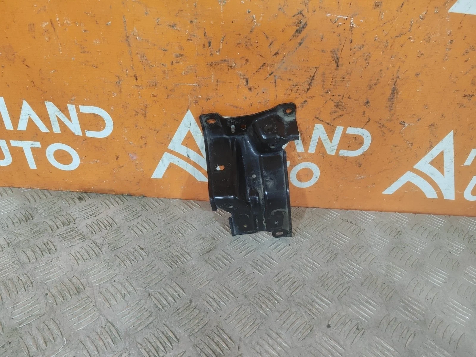 Кронштейн замка капота Nissan X-Trail 2013-2022 625504CB0A 3 T32