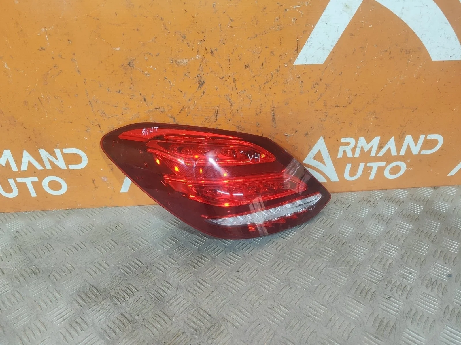 Фонарь Mercedes C-Class 2014-2018 A2059060357 W205, левый